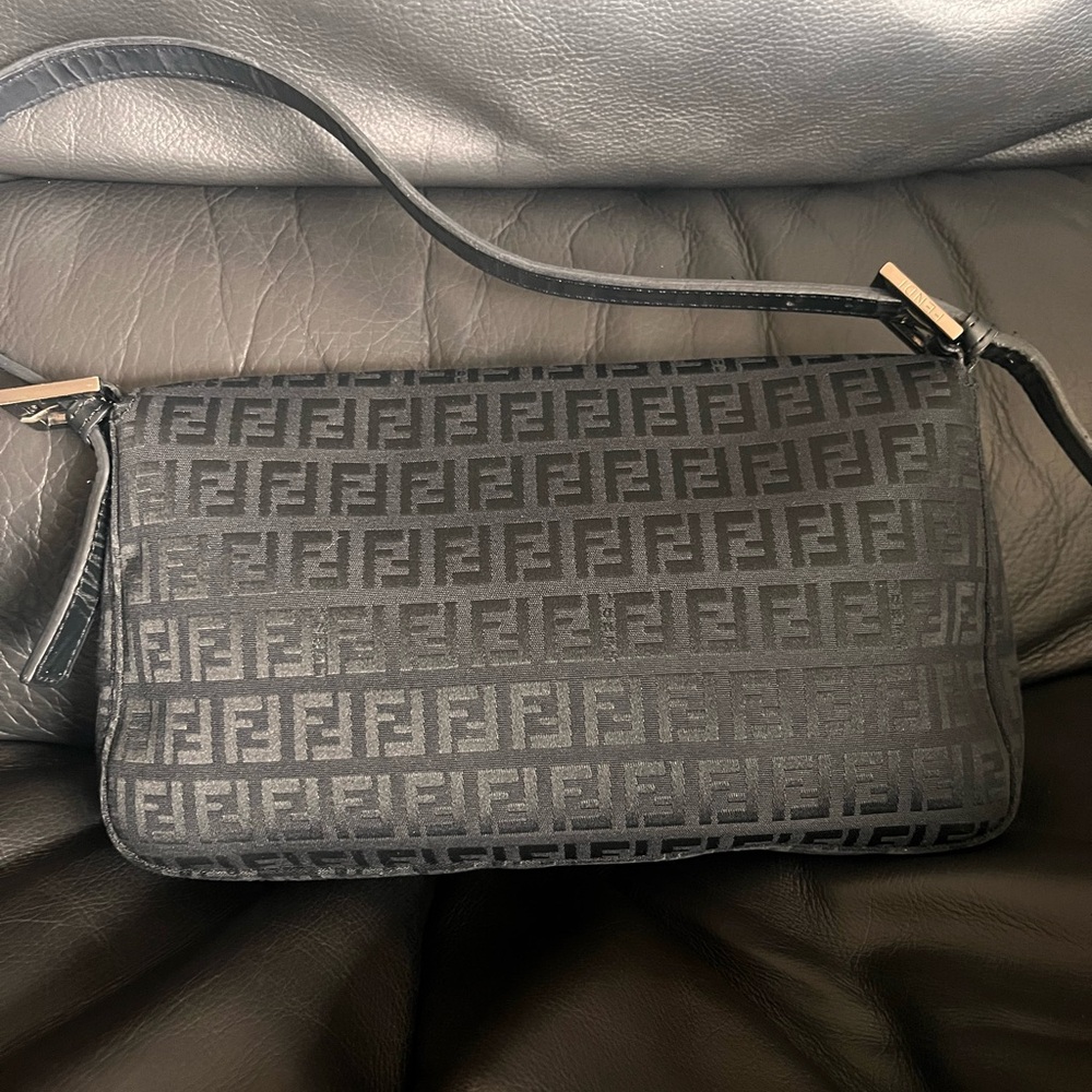Black shoulder bag